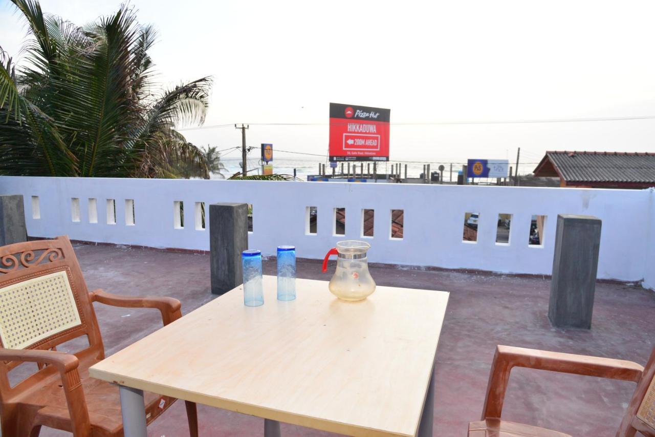 Lucky Beach Front Hostel Hikkaduwa Exterior foto